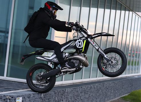 Dennis Wey plays on his supermoto.